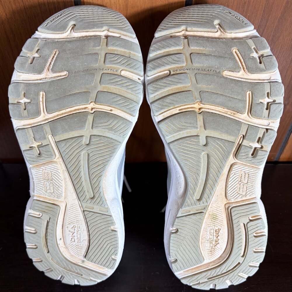 Brooks Adrenaline GTS 23 White Oyster Womens Running Shoes - Sz 7 - GUC - Picture 8 of 9